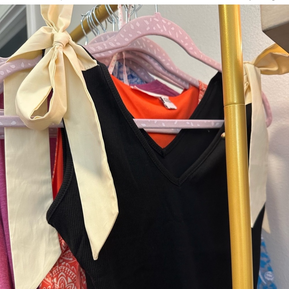🎀 Bow Tank 🎀 - Picture 1 of 1